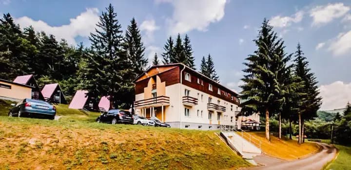Predstavujeme zariadenie na školy v prírode Chvojnica – Horský hotel Magura